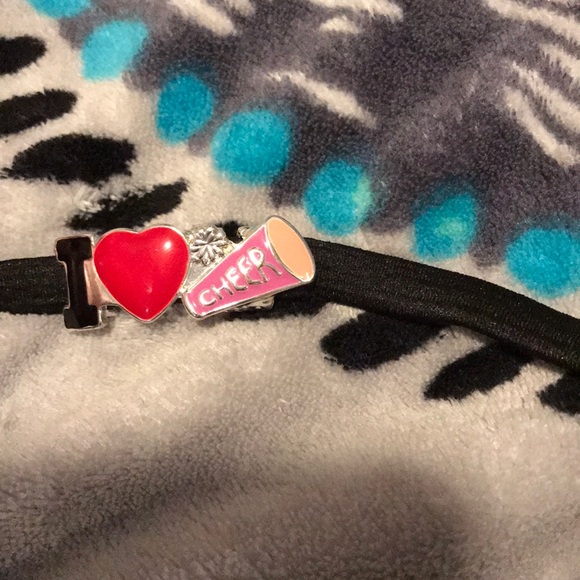 Cheer - Picture 3 of 4